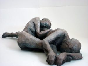 Couple couché, 2014 (argile, gomme-laque)