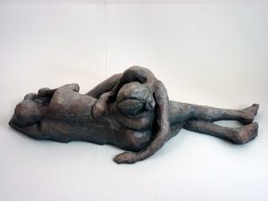 Couple couché, 2014 (argile, gomme-laque)