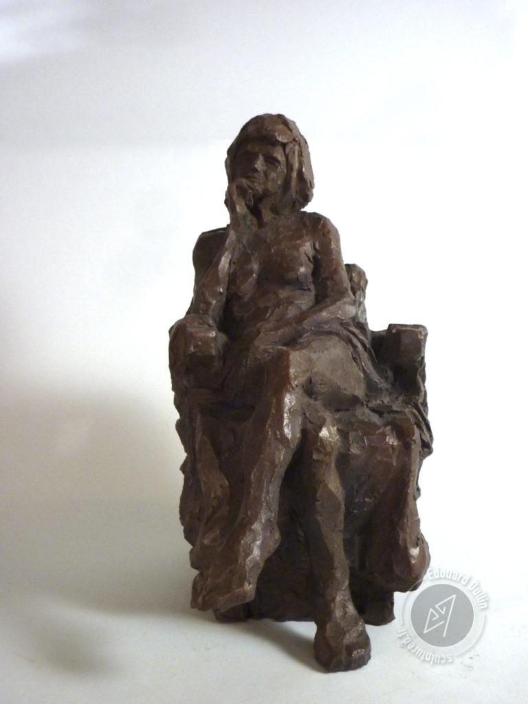 "Femme assise" 2010 (argile patinée)
