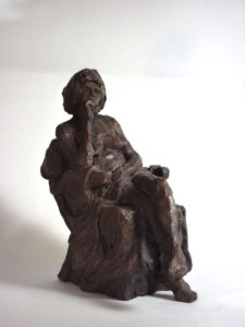 "Femme assise" 2010 (argile patinée)