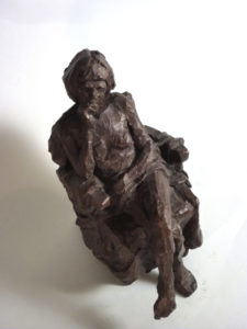 "Femme assise" 2010 (argile patinée)