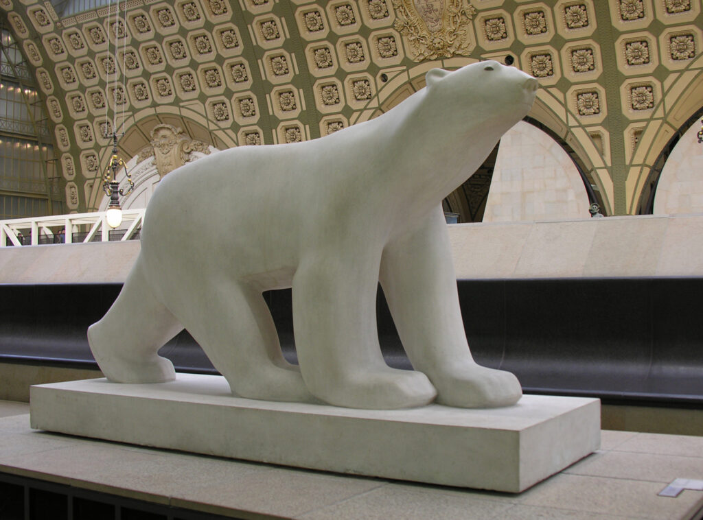 "L'Ours blanc" de François Pompon, au Musée d'Orsay, à Paris.