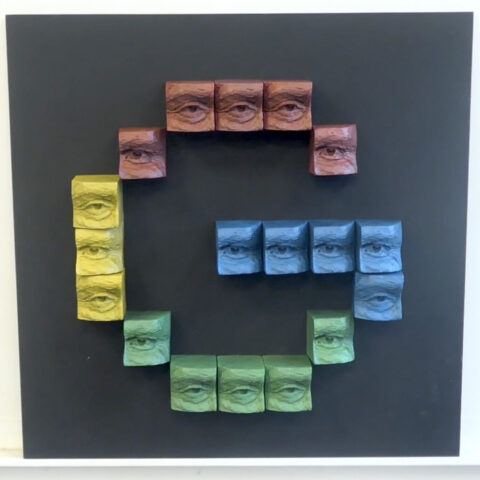 GAFAM-Google – Edouard Dullin 2023 – 60x60x5cm — platre patiné sur bois