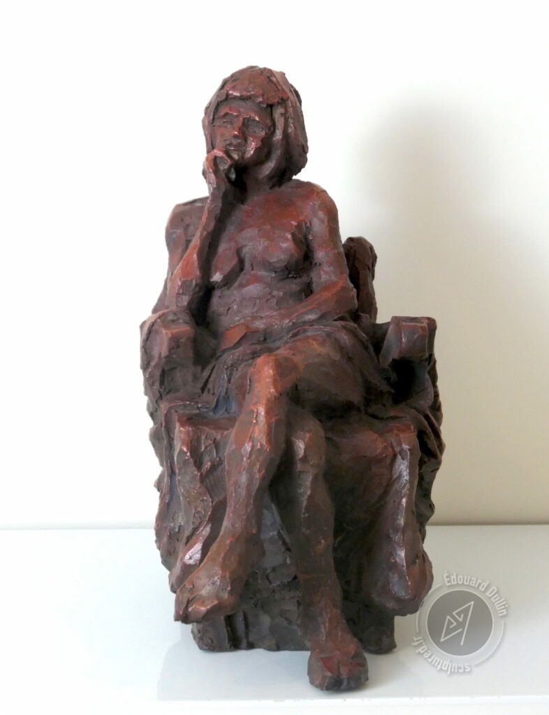 Ed.Dullin — Femme assise – 2010 –21x20x12cm – terre cuite patinée