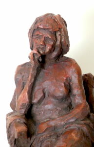 Ed.Dullin — Femme assise – 2010 –21x20x12cm – terre cuite patinée