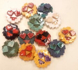 Ed.Dullin – Love it ! – 2025 – Ceramique – 7x7x2,5cm –604